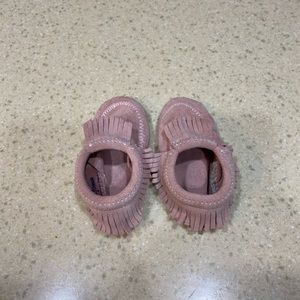 Minnetonka fringe booties size 3